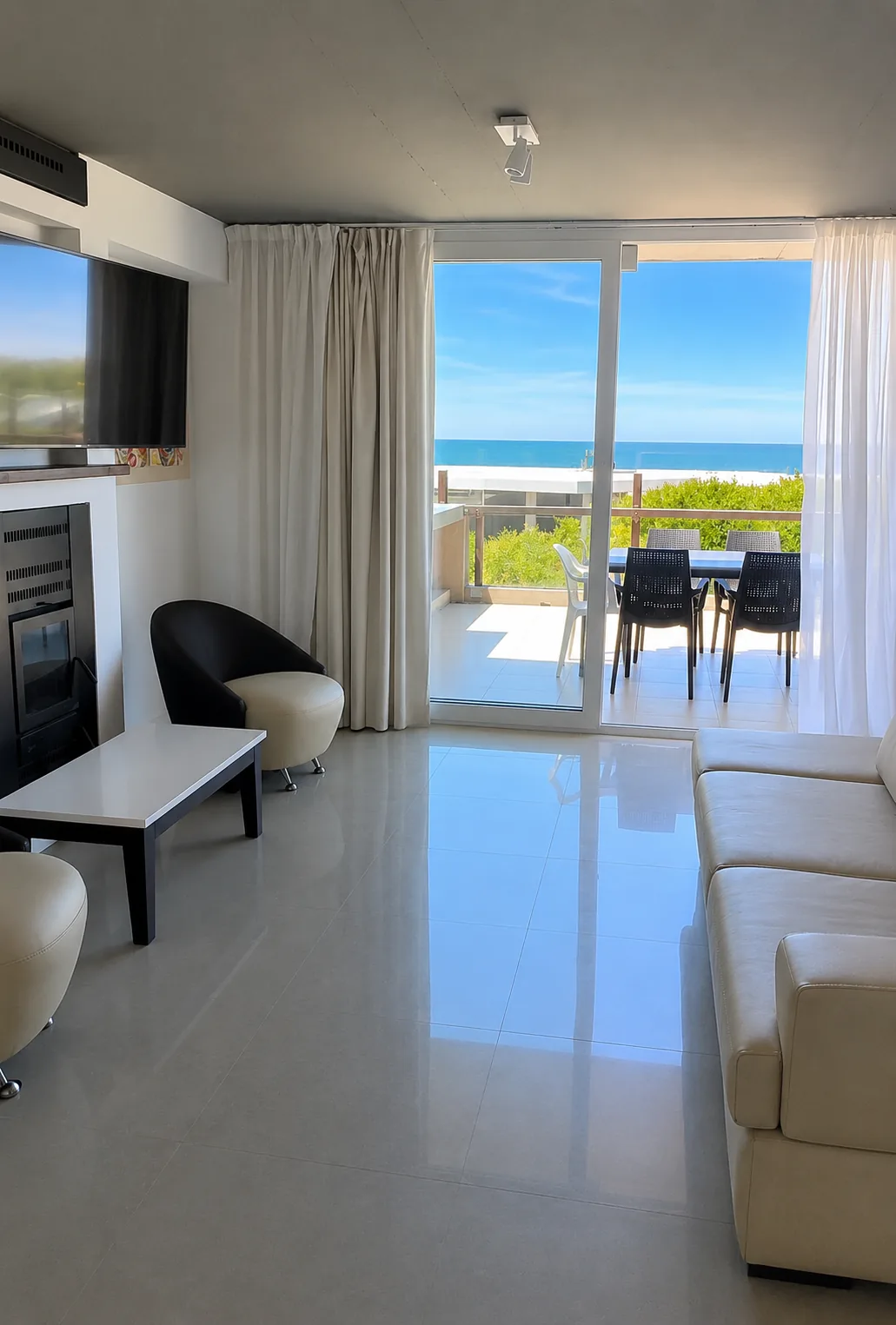 Living del Departamento Premium con vista al mar